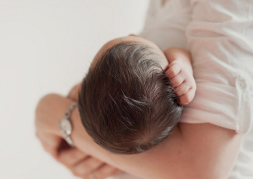 An experienced, friendly midwive available to you throughout pregnancy and birth